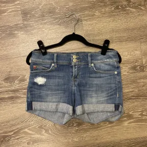 Cuffed SHORTS