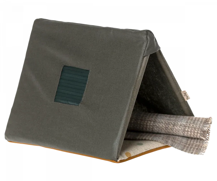 Single Tent, Mouse